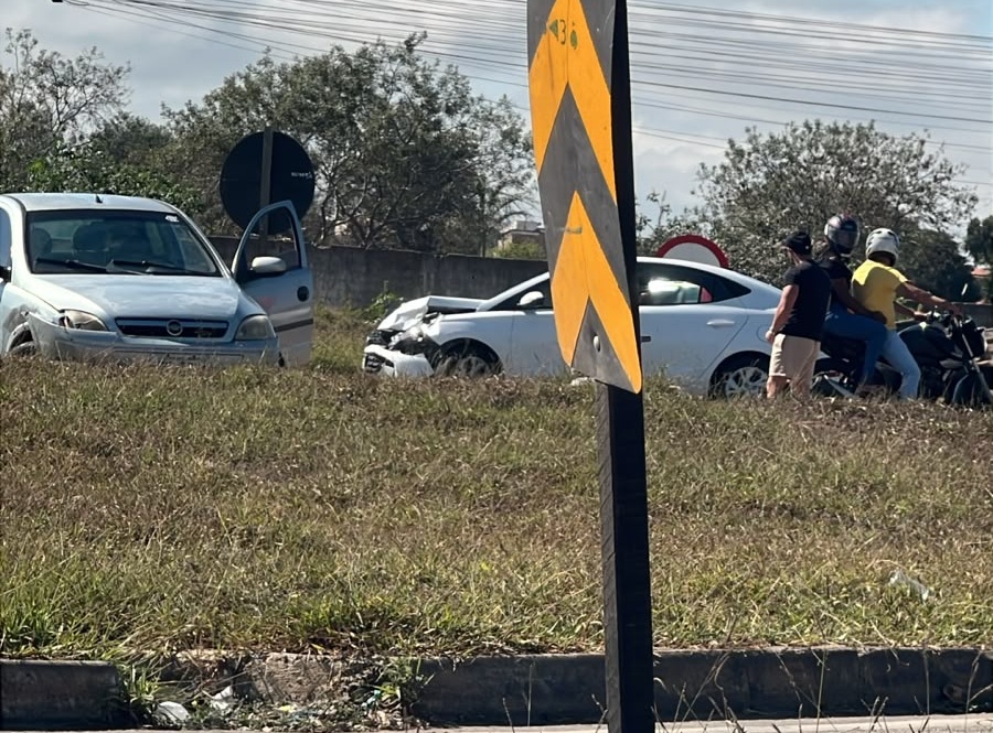 🚨 Acidente é registrado em trecho considerado perigoso no bairro Campinhos